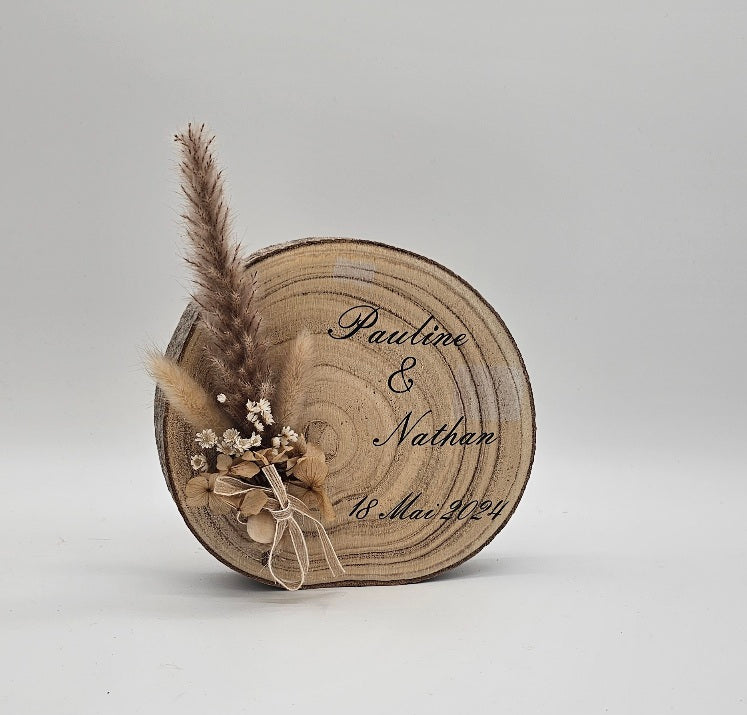 Rondelle bois gravée et ornée de fleurs séchées pour Alliances