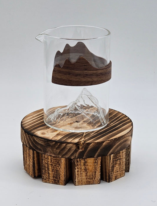 Carafe avec montagne en relief et entourage bois