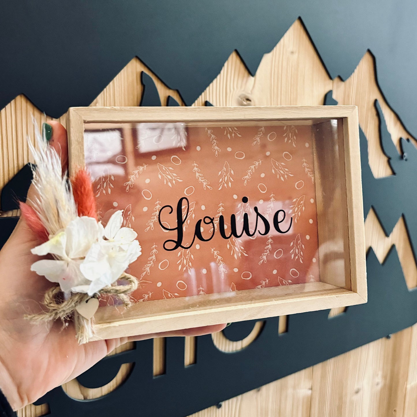 Tirelire en bois naturel personnalisé avec fleurs séchées